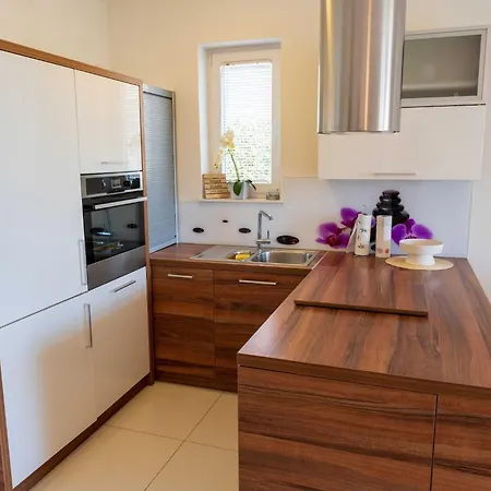 Prázdninový dům Charming Three Bedroom House *
