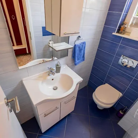 Charming Three Bedroom House Prázdninový dům Turanj