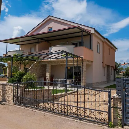 Charming Three Bedroom House Turanj