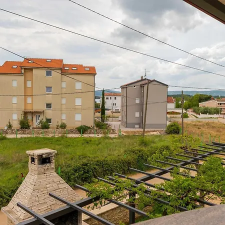 Charming Three Bedroom House * Turanj