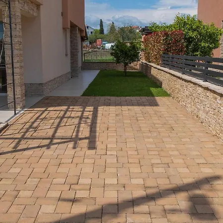 Charming Three Bedroom House * Turanj