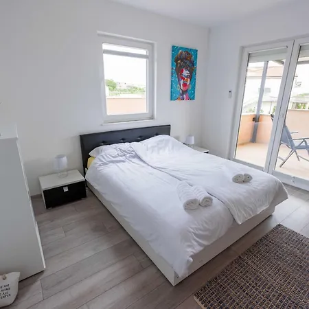Charming Three Bedroom House * Turanj